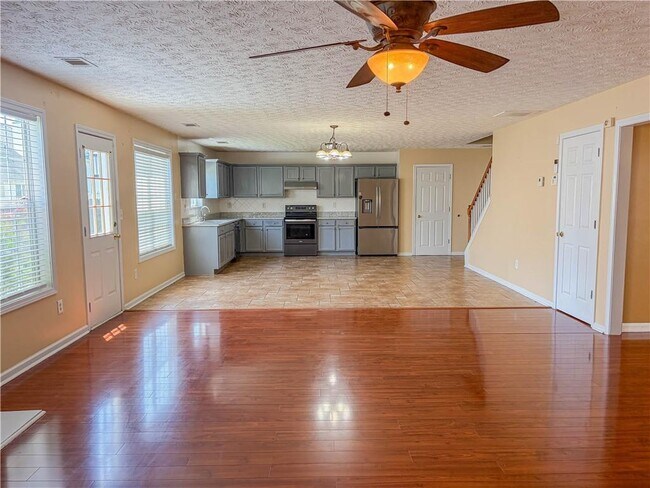 Building Photo - 2760 Rusticwood Dr SW