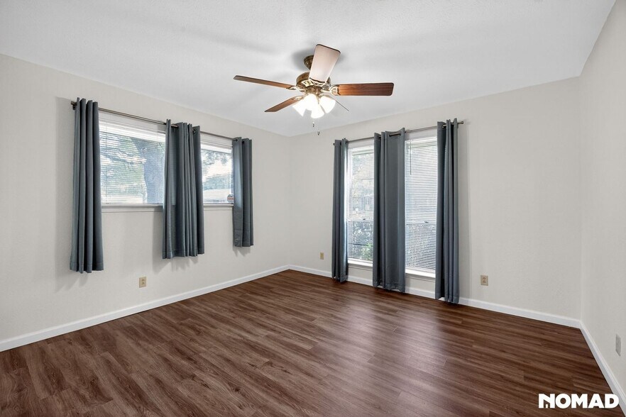 Building Photo - 2505 Briarwood Dr