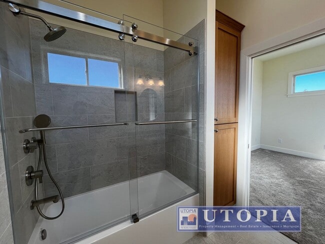 Building Photo - Beautiful 3 Bedroom, 3 Bathroom Duplex Unit Located on the Upper Westside of Santa Cruz. Brand ne...