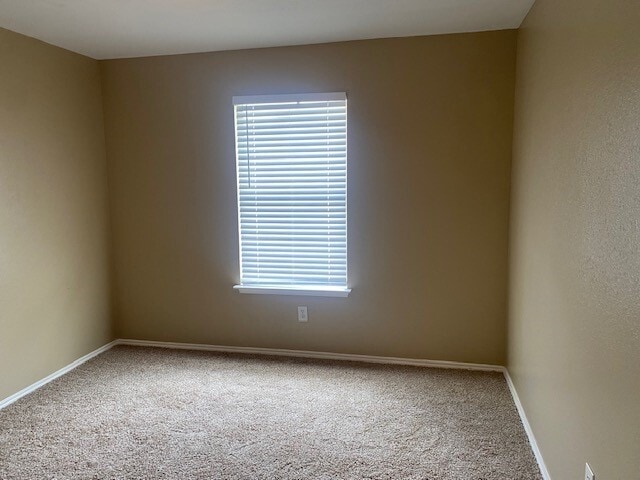 Building Photo - 5906 Drenner Park Ln