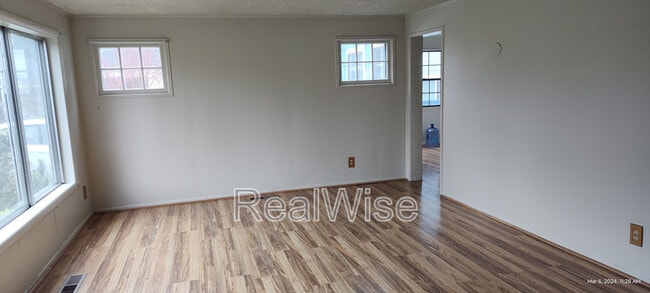 Building Photo - 355 W Selmar Ct