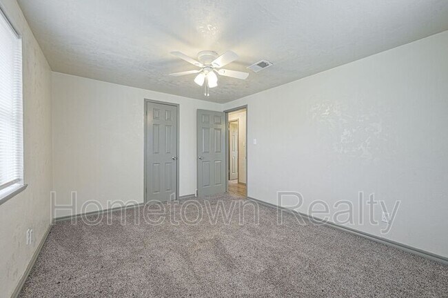 Building Photo - 2124 S Sunnylane Rd