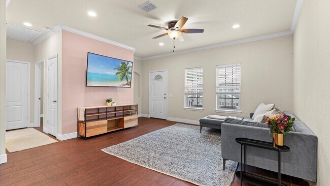 Building Photo - Beautifully Updated Smart Home Near Downtown San Antonio