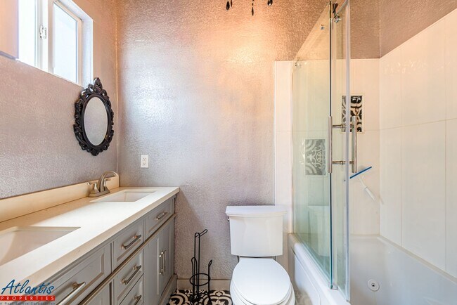 Building Photo - Lovely Downtown San Jose Home | Off-Street Parking