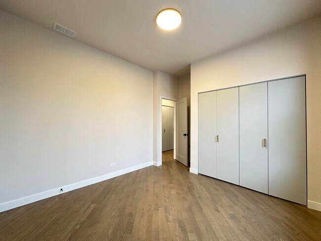 Building Photo - 841 N Mozart St