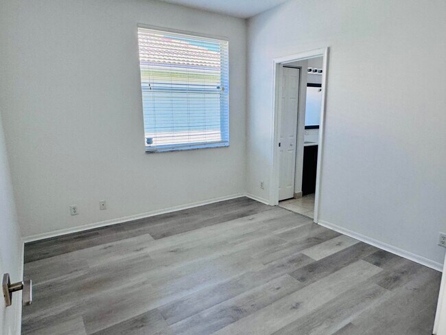 Building Photo - 9360 Cove Point Cir