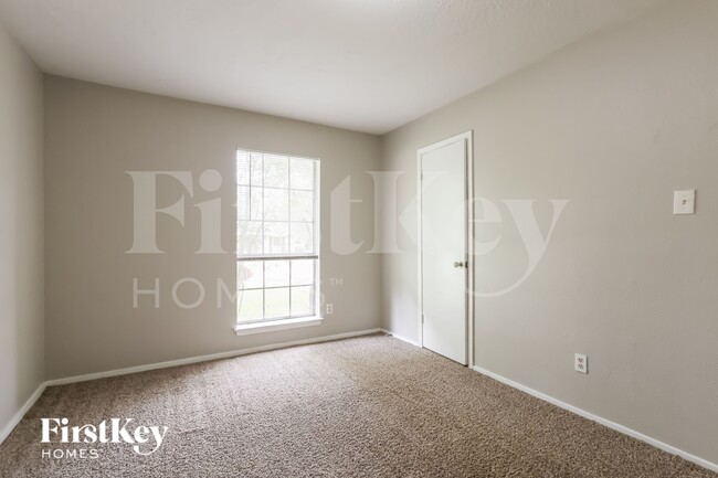 Building Photo - 1 Midwood Cir