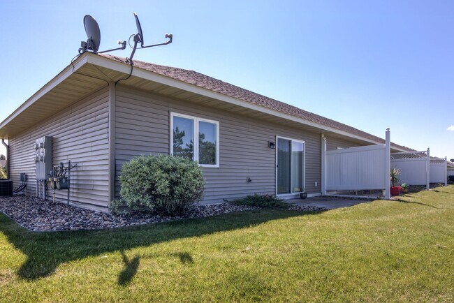 Building Photo - 1657 Gunston Dr