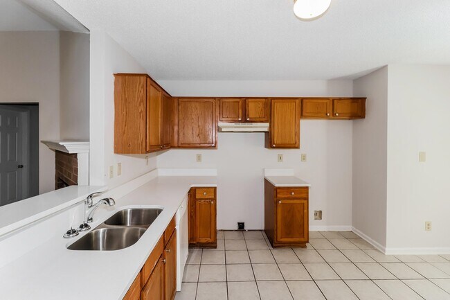Building Photo - 7033 Ireland Dr