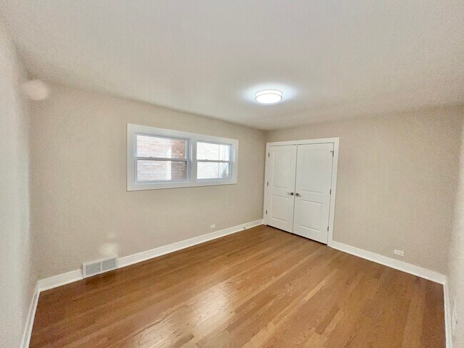 Building Photo - 5547 N Central Ave