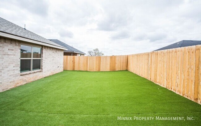 Building Photo - 310 E 77th St