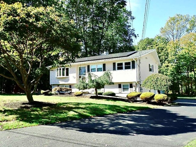 Building Photo - 8 Jodi Ln