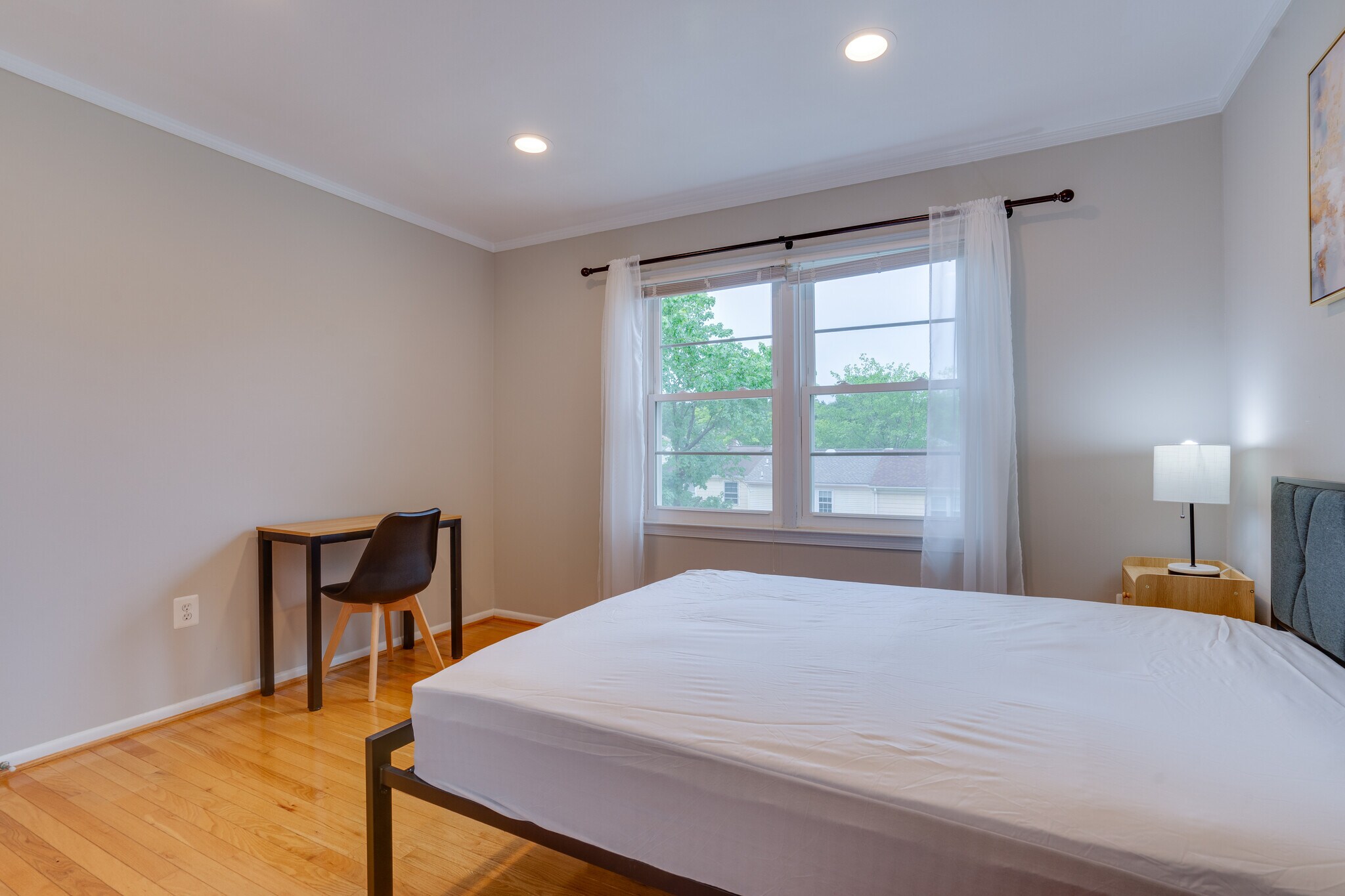 Room 2 - 13809 Newport Ln