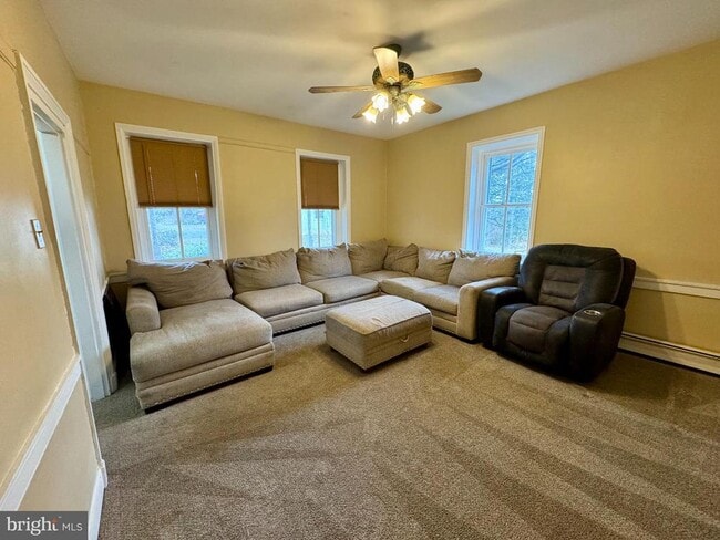 Building Photo - 180 Sassamansville Rd