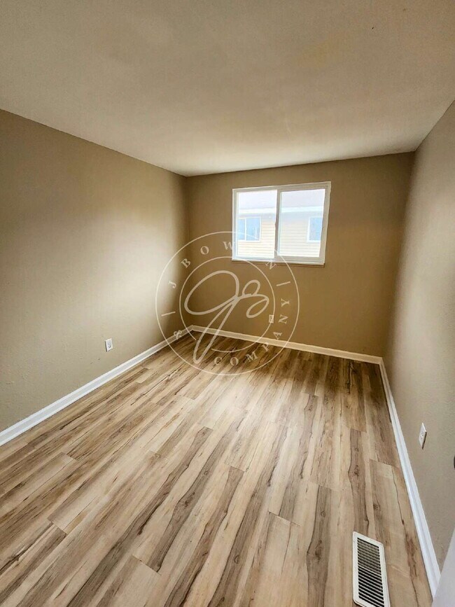 Building Photo - Already section 8 approved and ready for move in!