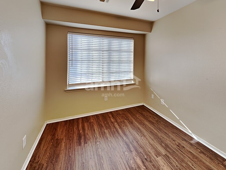 Building Photo - 12566 W Cheery Lynn Rd