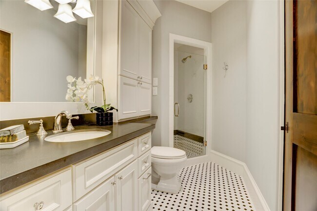 Building Photo - 5015 Jason St