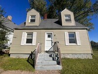 Building Photo - Two bedroom one bath house in Rock Island