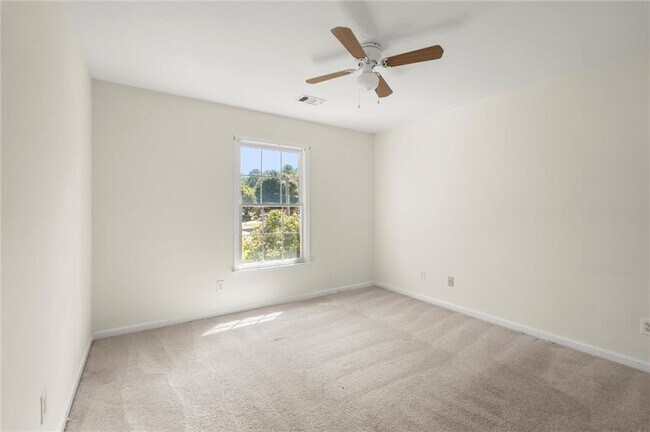 Building Photo - 1440 Grovehurst Dr