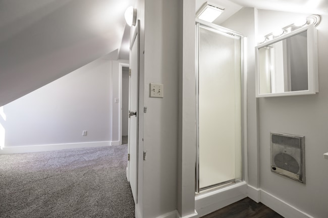 Building Photo - PRELEASING