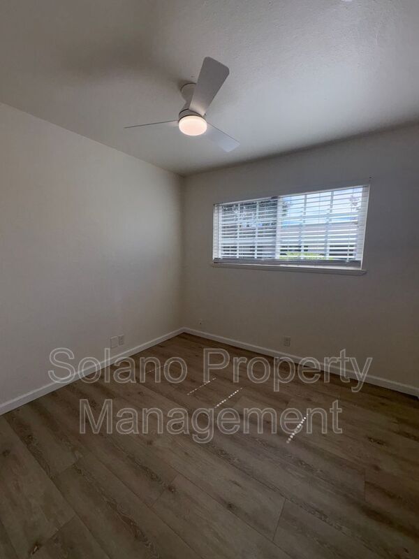 Building Photo - 741 Alamo Dr