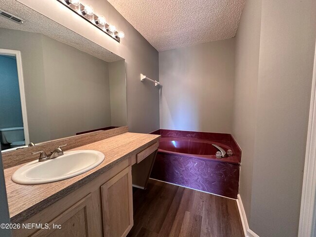 Building Photo - 13012 Staffordshire Dr S