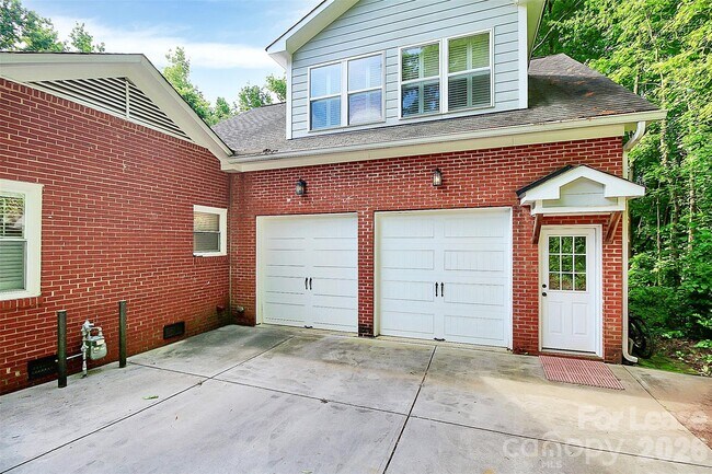 Building Photo - 132 Vernon Dr
