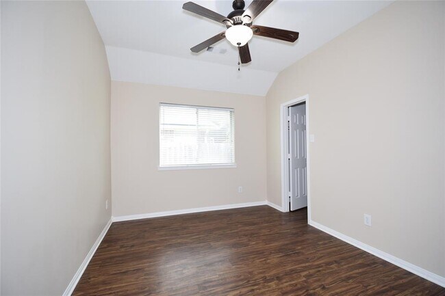 Building Photo - 2231 Oak Sand Dr