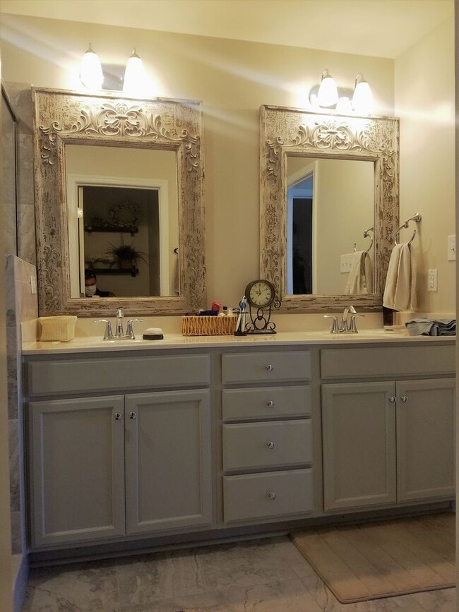 Building Photo - Gorgeous 3 story townhome in West End Henrico with loads of upgrades!