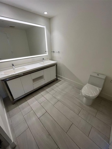 Building Photo - 2000 Metropica Wy