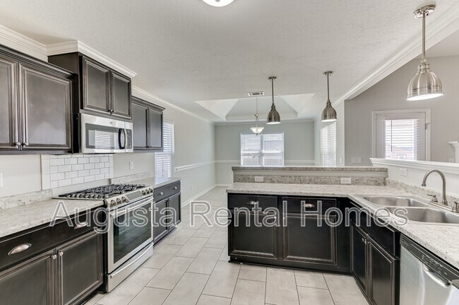 Building Photo - 2562 Inverness Dr