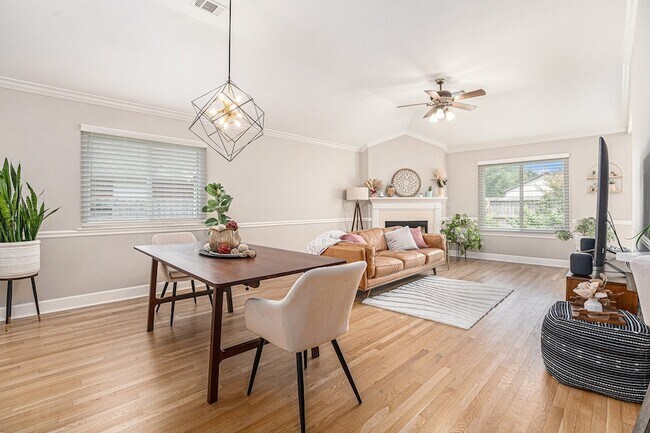 Building Photo - 618 Bay Oaks Dr