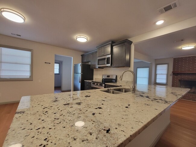 Building Photo - 5256 Eubanks Dr