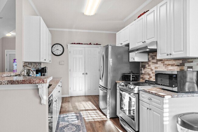 Building Photo - 66 Woodmont Ln