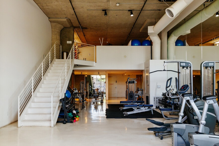 Building Photo - 1855 Industrial St