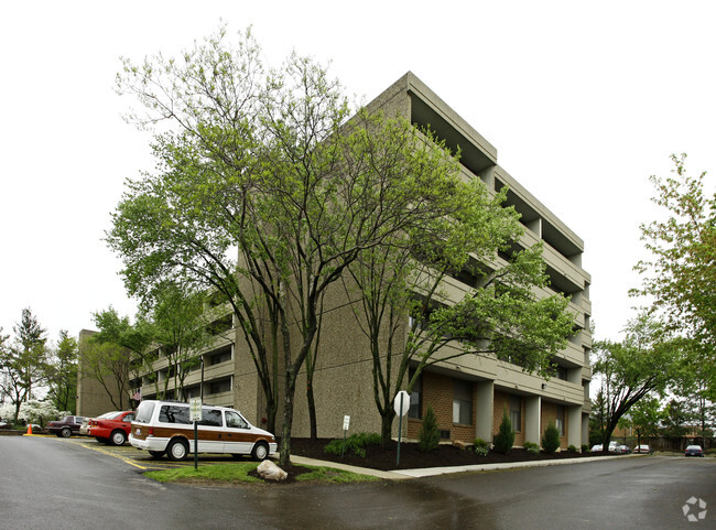 Building Photo - Pinzone Tower Apartments