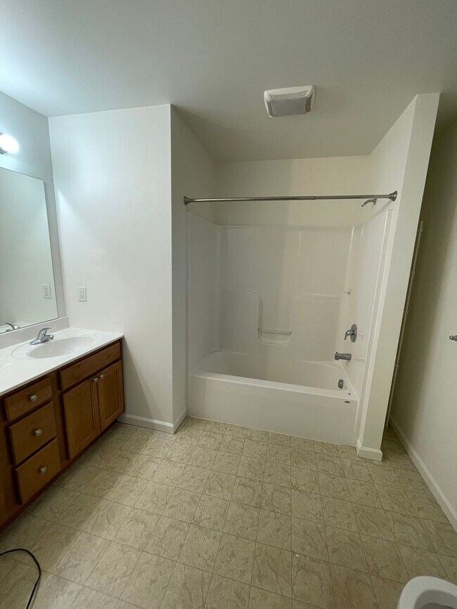 Building Photo - Updated 3 Bed 3 Bath Townhouse in Marietta!