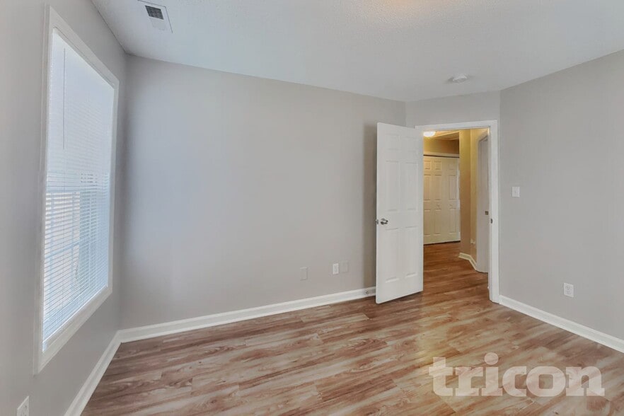 Building Photo - 5169 Parkerwood Dr