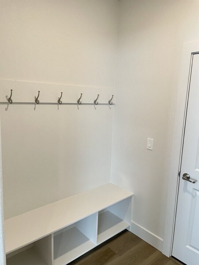 Building Photo - "Spacious 4-Bedroom Home on East Caldera Street with 2.5 Baths and 2,498 Sq Ft of Comfort in Meri...