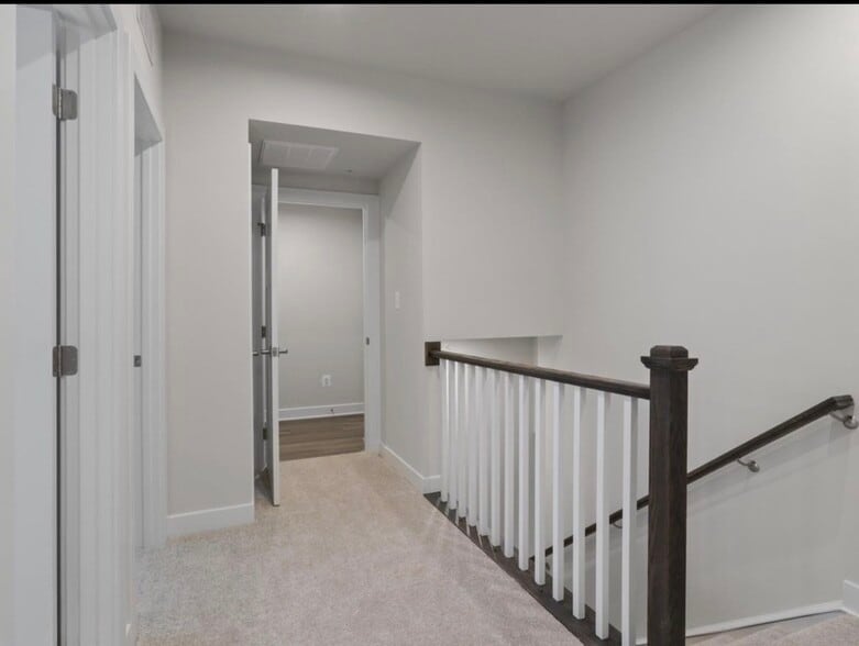 Building Photo - 24230 Ullapool Ter