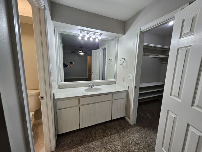 Building Photo - Beautiful 3 bed 2 bath house, Ready for Re...