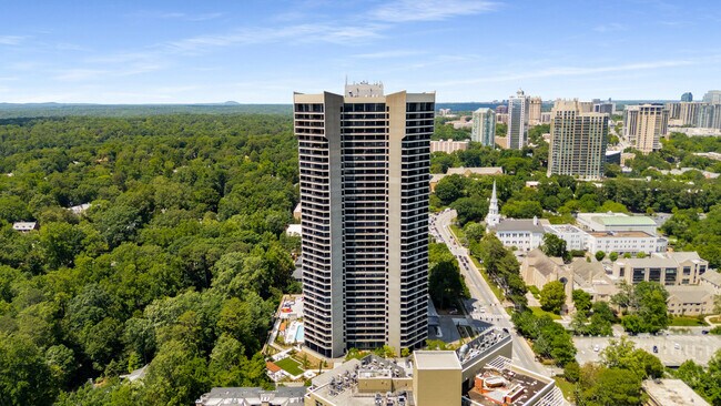 Building Photo - 2660 Peachtree Rd NW