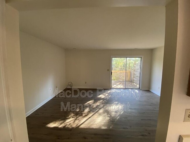Building Photo - 16128 Clarence Ct