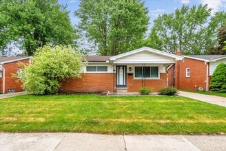 Building Photo - Charming Madison Heights Home with Garage and Fenced Yard