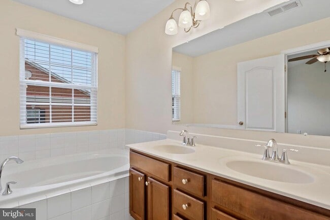 Building Photo - 7816 Quidditch Ln