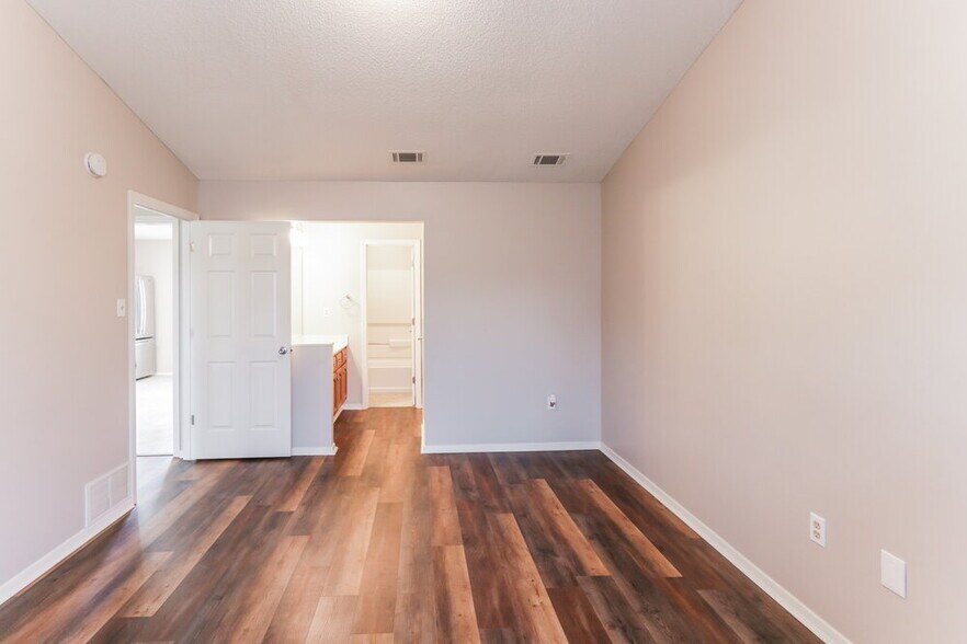 Building Photo - 10326 Curtis Dr