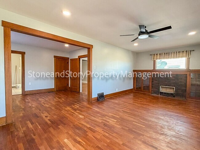 Building Photo - 2 bedroom 1 bath