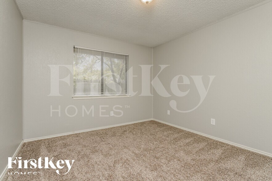 Building Photo - 5 Hastings Ct