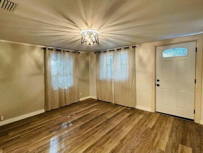 Building Photo - Florida Cottage with a Bonus Room ready for move in!