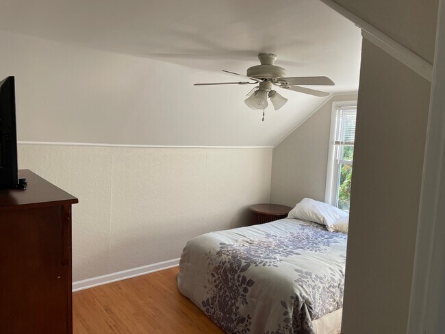 Bedroom. - 826 Hall St